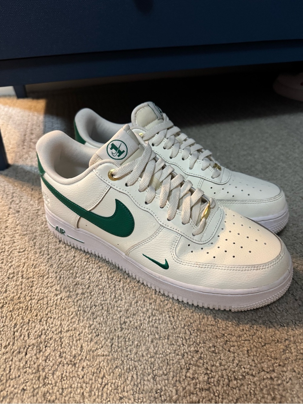 Nike Men's Low-Top Sneakers in White with Green Swoosh